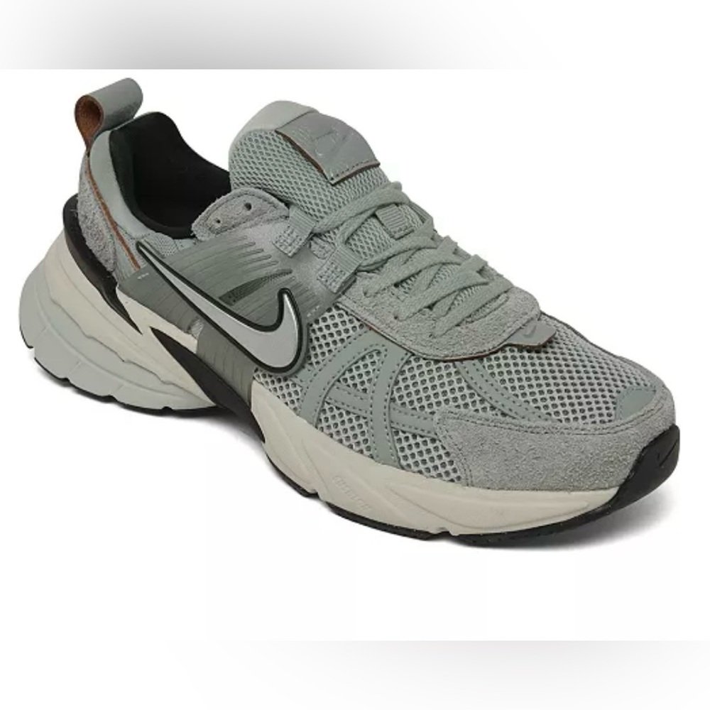 Nike Women's V2K Run Running Sneakers